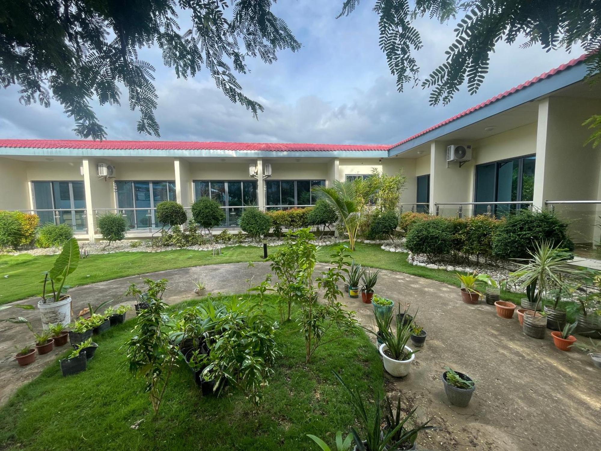 W Golf Resort Oslob Extérieur photo